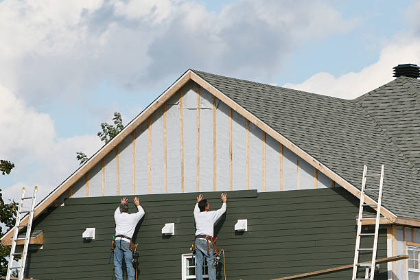 Professional Siding Contractor technician working in Glyndon, MN